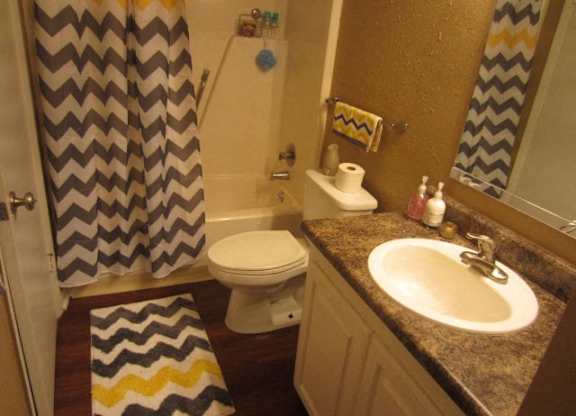 Three Oaks Apartments Bathroom