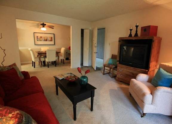 Three Oaks Apartments Living Room