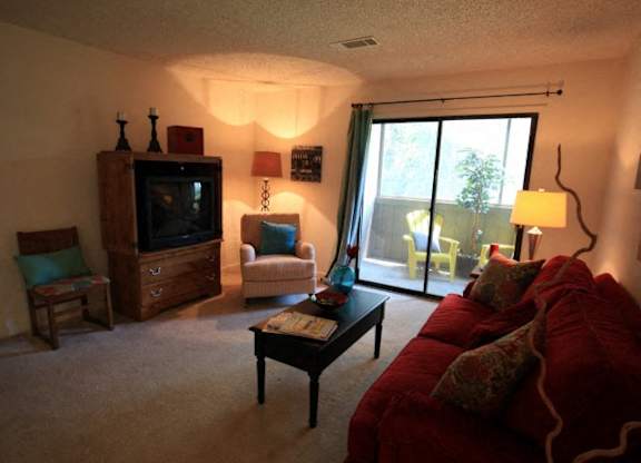 Three Oaks Apartments Living Room