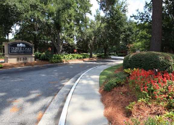 Three Oaks Apartments