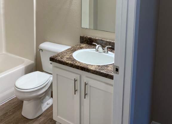 BayOak Apartments Bathroom - Upgrade