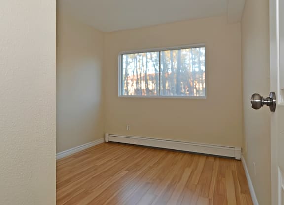 10-214 Harlington Crescent Bedroom