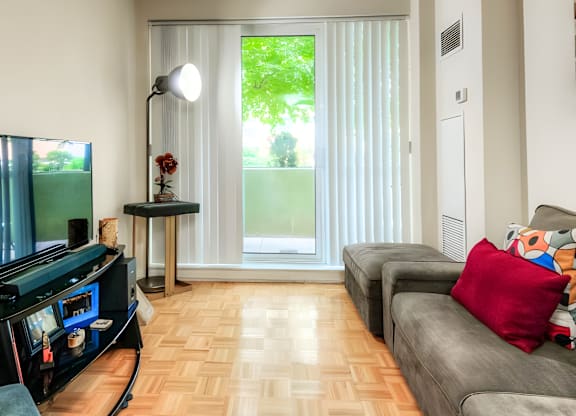 100 Lower Ossington Avenue living space