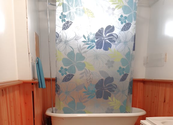 1335 Hollis Street bathroom