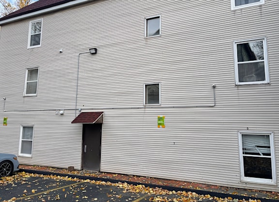 1358-1360 Hollis side exterior