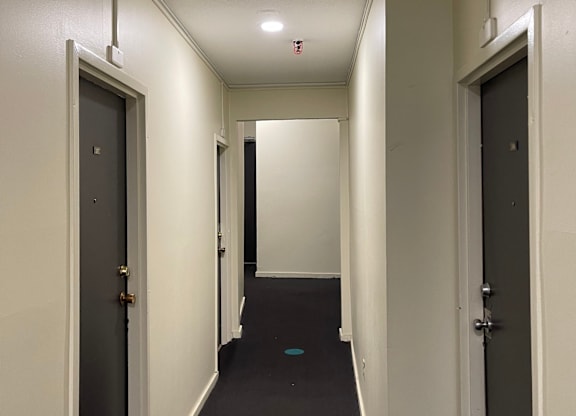 1358-1360 Hollis hallway