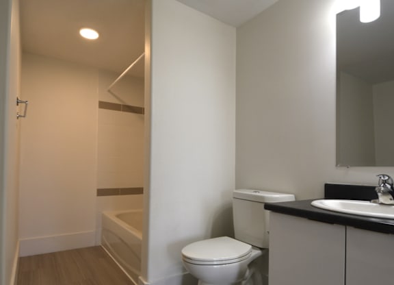 155 Stoneybrook Court bathroom