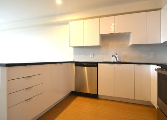155 Stoneybrook Court kitchen