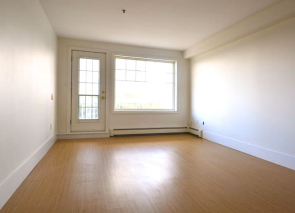 155 Stoneybrook Court living space