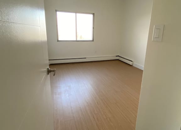 19 Plateau Crescent bedroom