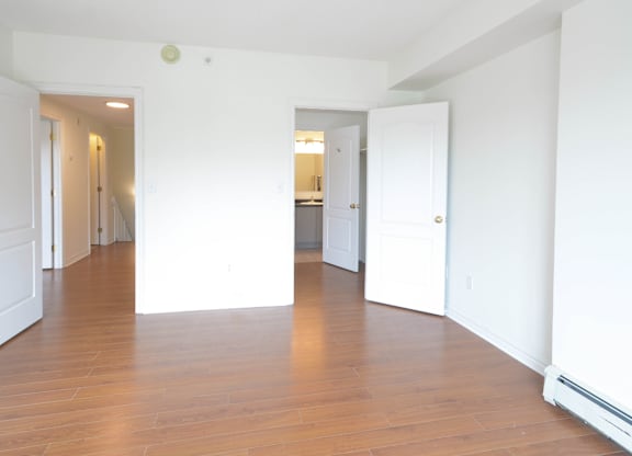 21 Parkland living space and hallway