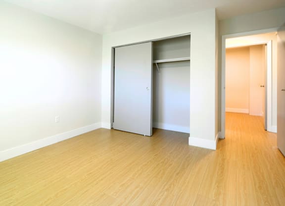 23 Glen Moir Bedroom