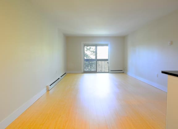 23 Glen Moir Living Room