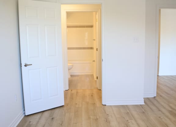 31 Carrington Place bathroom entry