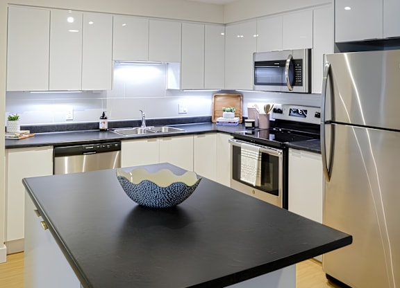 95 Knightsridge Kitchen Island
