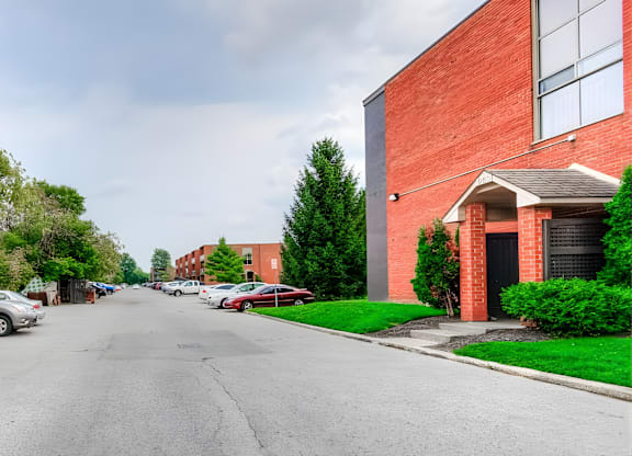 Bellwood Terrace entry and parking