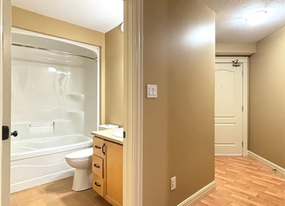 A bathroom with a toilet, sink, and bathtub.