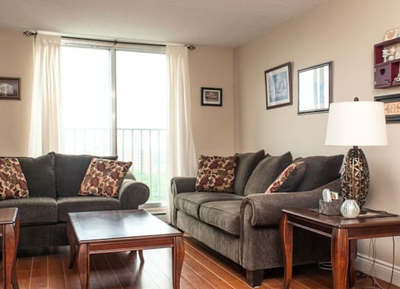 Glenforest Apartments Living Room