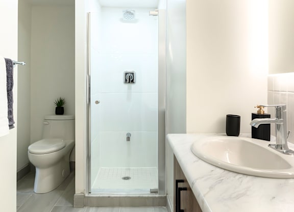 Heritage Place bathroom
