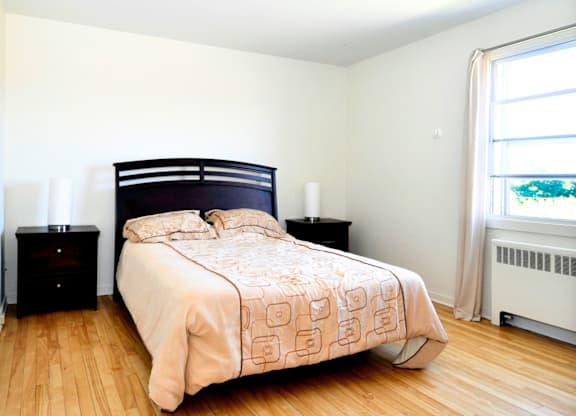 Lakefront Apartments Bedroom