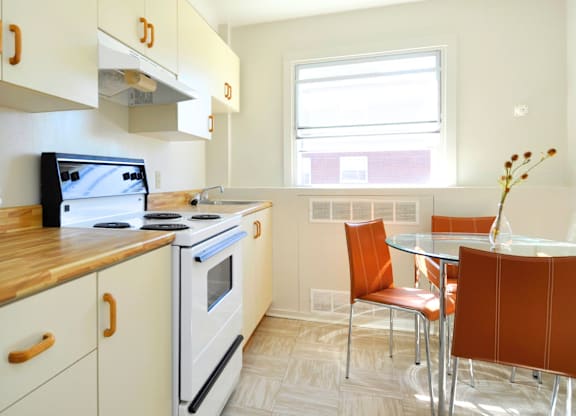 Lakefront Apartments Kitchen