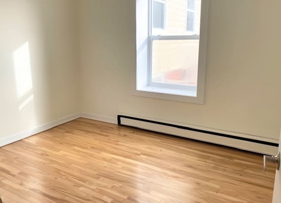 Maplehurst Apartments Bedroom 2