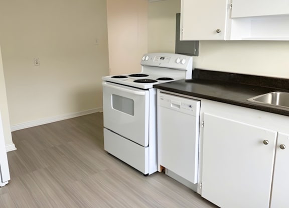 Maplehurst Apartments Kitchen