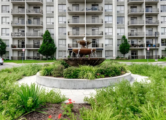Richmond Hill fountain