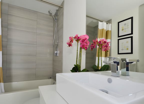 Southport Apartments Bathroom