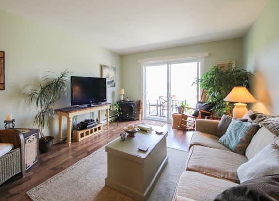 Strathmore Apartments Living Room