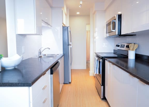 Waterview Place kitchen