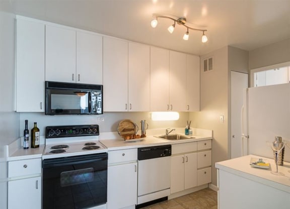 Bright kitchen 42