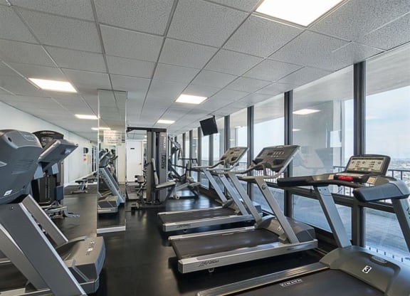 24 Hour Fitness Center Cardio Machines