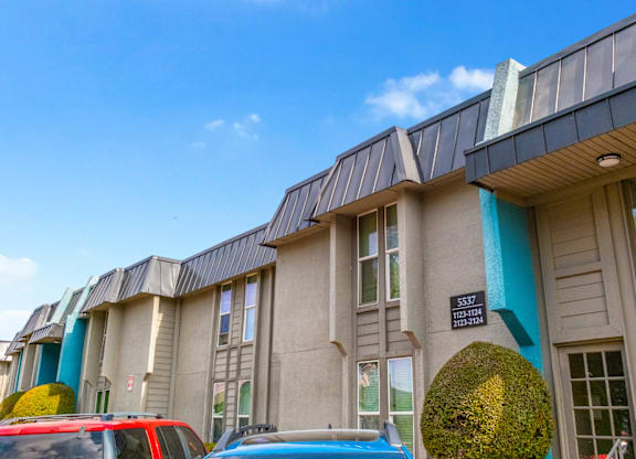 A building with a blue trim and a sign that reads