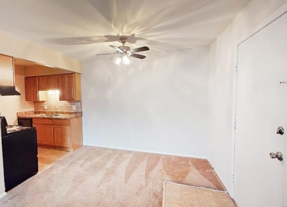 Dining room area at Crown Ridge Apartments, Ohio