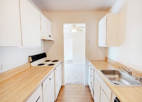 Well Equipped Kitchen at Crown Crossing Apartments, Amelia, 45102