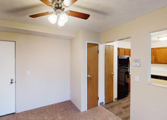 Living area with ceiling fan and light at Quail Meadow Apartments, Ohio