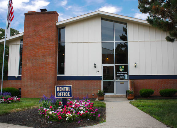 Crown Ridge Leasing Office at Crown Ridge Apartments, Franklin, OH, 45005
