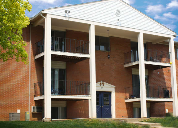 Crown Ridge exterior at Crown Ridge Apartments, Ohio