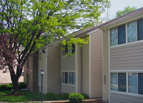 a side view of an apartment building with a tree  at Hunter's Creek Apartments, Cincinnati