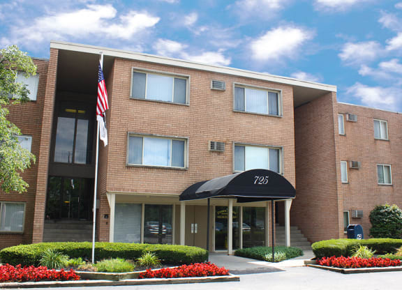 Building at Crown Pointe Apartments, Kentucky, 41014