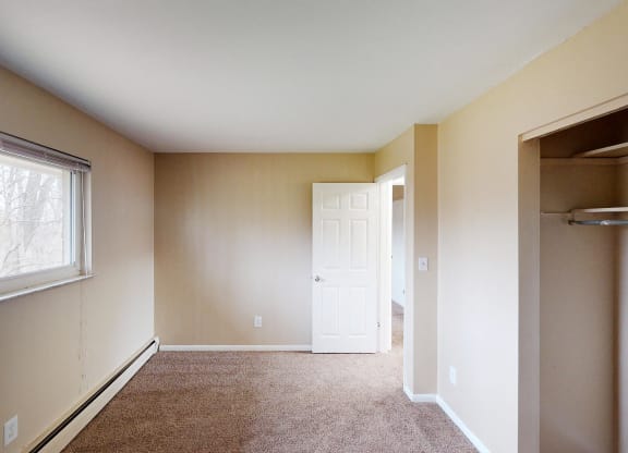 Room with window at Sharondale Woods Apartments, Ohio, 45241