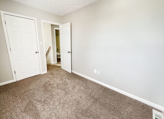 Bedroom at 450 on Keeneland Apartments, Kentucky, 40475