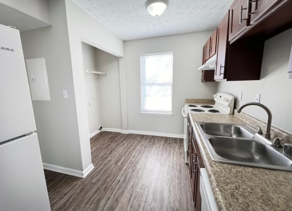 Kitchen area with living at 450 on Keeneland Apartments, Richmond, Kentucky