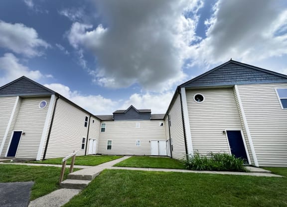 a row of houses with white siding and grass at 450 on Keeneland Apartments, Kentucky, 40475