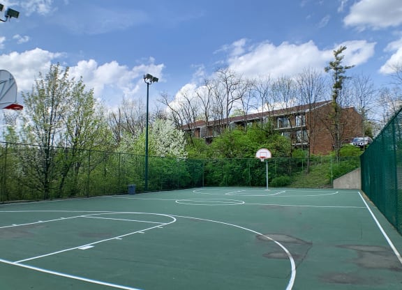 Indian Lookout Basketball at Indian Lookout Apartments, Ohio