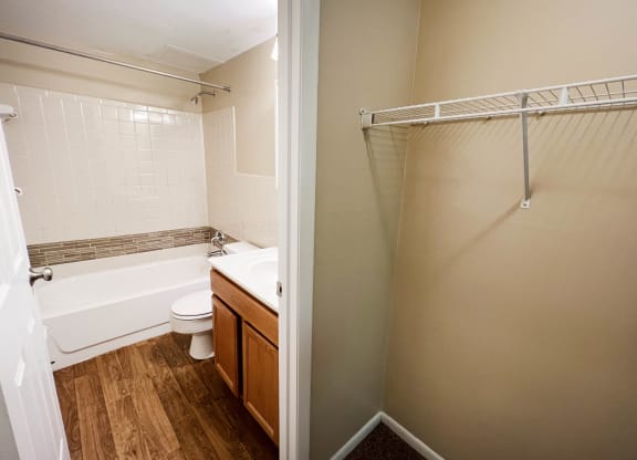 Closet at Sharondale Woods Apartments, Cincinnati, 45241