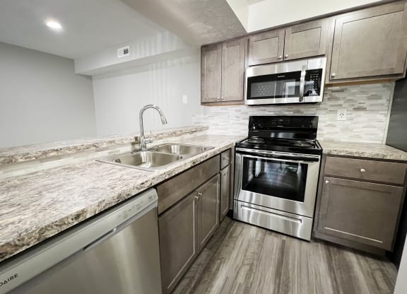 Kitchen Appliances gallery at Deercross Apartments, Cincinnati, OH, 45236