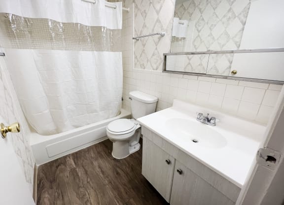 Bathroom With Bathtub at Forest Park Apartments, Ohio