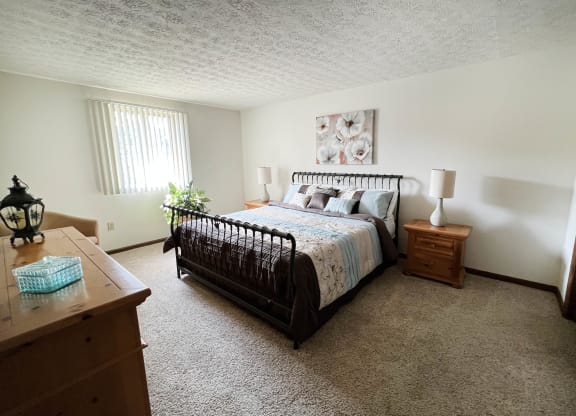 Luxurious Bedroom  at Crestbrook Apartments & Townhomes, Crescent Spring, KY